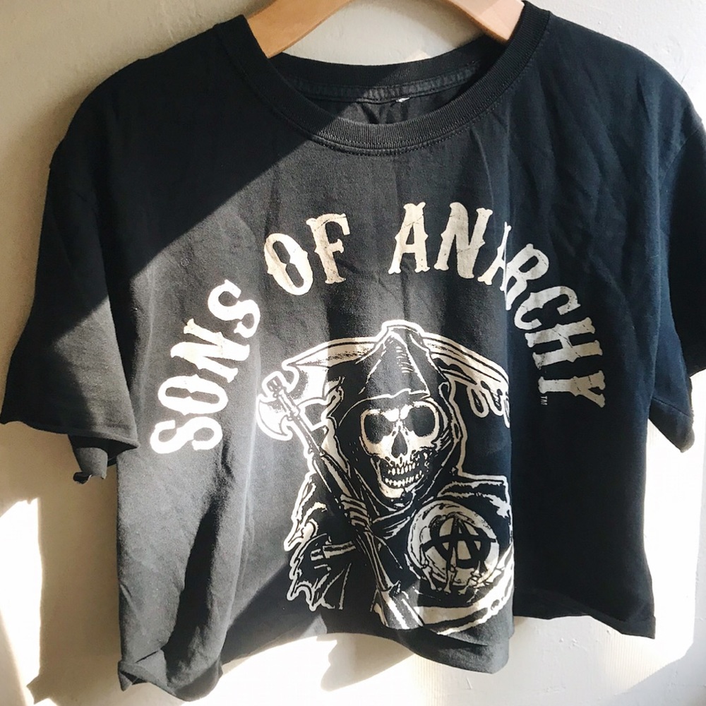 black grunge sons of anarchy cropped skull tee